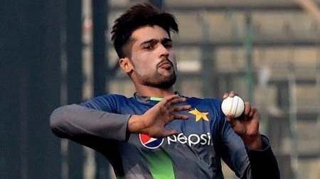 মাঠে নামলেন আমির