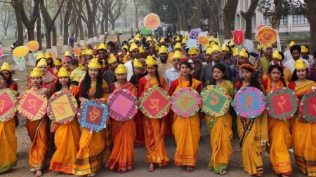 বসন্তকে বরণ করলো ইবি