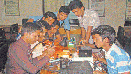 বিনা মূল্যে প্রশিক্ষণ ও চাকরি