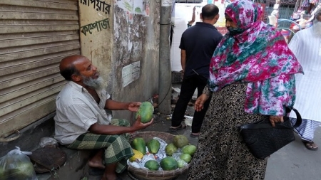 ভালো আছেন ফল ব্যবসায়ী মোশারফ