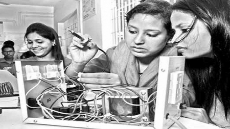 কারিগরি প্রশিক্ষণে আগ্রহ বাড়ছে মেয়েদের
