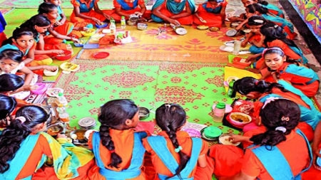 সুবর্ণচরের ৯০ স্কুলে মিডডে মিল