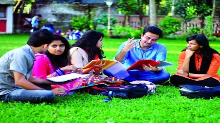 সমুদ্রে ক্যারিয়ারের হাতছানি