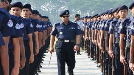 পুলিশ হতে চাইলে