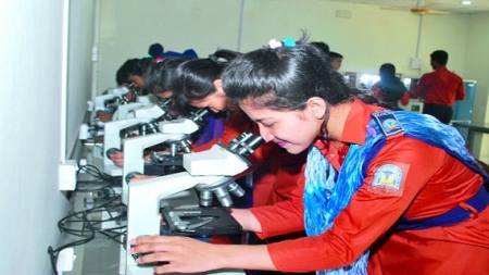 ক্যারিয়ার গড়ুন মেডিকেল টেকনোলজিতে