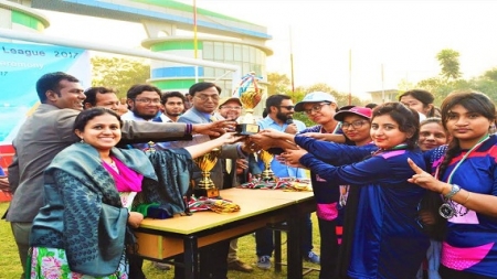 ড্যাফোডিল প্রিমিয়ার লীগে চ্যাম্পিয়ন ইংরেজি ও আইন বিভাগ