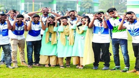 রঙে রঙিন সারাদিন