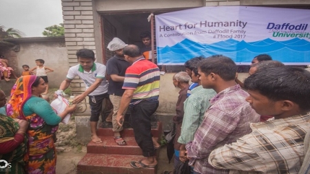 বন্যাদুর্গতদের পাশে ড্যাফোডিল শিক্ষার্থীরা