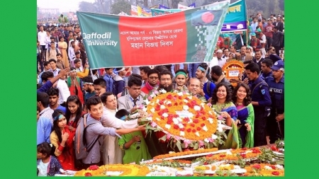 স্মৃতিসৌধে ড্যাফোডিল বিশ্ববিদ্যালয়ের শ্রদ্ধা