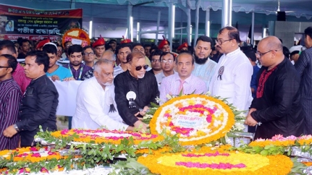 জাতীয় শোক দিবসে ড্যাফোডিল বিশ্ববিদ্যালয়ের শ্রদ্ধার্ঘ্য